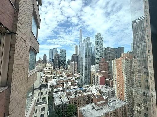 350 W 50th St in New York, NY - Building Photo - Building Photo