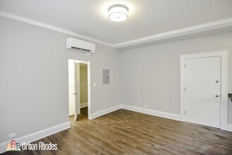 816 W Lakeside Pl, Unit A05C in Chicago, IL - Foto de edificio - Building Photo