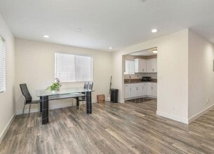 2435 Lancaster Ave in Los Angeles, CA - Building Photo - Building Photo