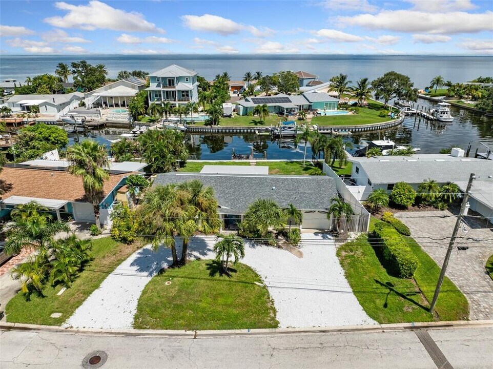 3596 Beach Dr SE in St. Petersburg, FL - Building Photo