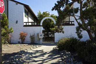 2190 Chanticleer Ave in Santa Cruz, CA - Foto de edificio - Building Photo