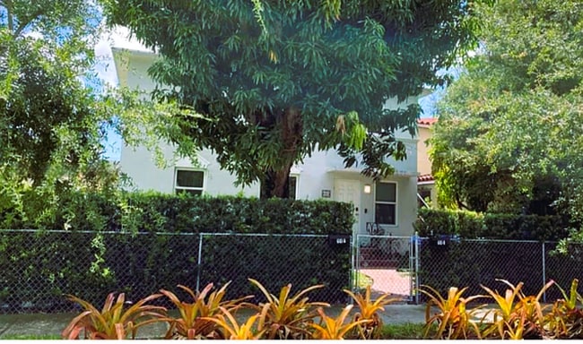 685 SW 19th Rd in Miami, FL - Building Photo - Building Photo