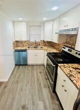 3100 W Rolling Hills Cir in Davie, FL - Building Photo - Building Photo