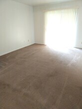 8041 Pippin Rd, Unit E-1 in Cincinnati, OH - Foto de edificio - Building Photo