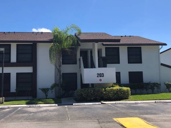 204 Lake Pointe Dr, Unit 208 in Oakland Park, FL - Foto de edificio