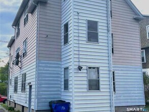 36 Oakwood Ave in West Hartford, CT - Foto de edificio - Building Photo