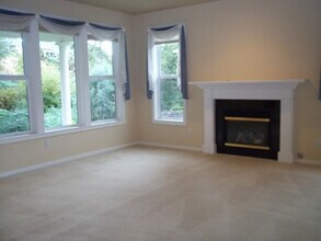 930 SE Creekside Dr in College Place, WA - Building Photo - Building Photo