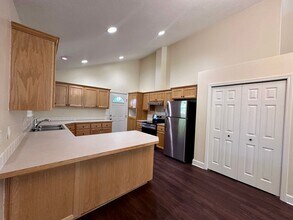 6204 E St in Springfield, OR - Building Photo - Building Photo