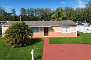 2411 NW 208th St in Miami Gardens, FL - Building Photo