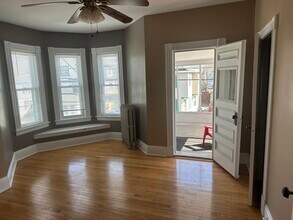 225 Gibson St, Unit 1 in Lowell, MA - Foto de edificio - Building Photo