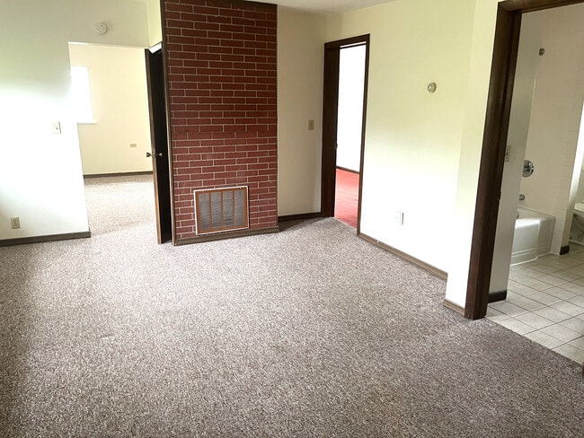 610 W 19th St, Unit 2 in Erie, PA - Building Photo - Building Photo