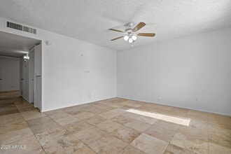 2346 E Shaw Butte Dr in Phoenix, AZ - Building Photo - Building Photo