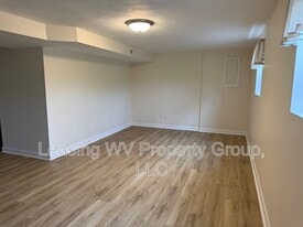 1811 Winding Hill Dr in Charleston, WV - Building Photo