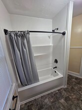 1614 5th Ave, Unit 1614 5TH AVE in Grinnell, IA - Foto de edificio - Building Photo