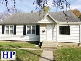 1223 3rd St in Charleston, IL - Building Photo