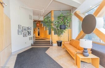 2222 Detroit Ave, Unit 403 in Cleveland, OH - Building Photo - Building Photo