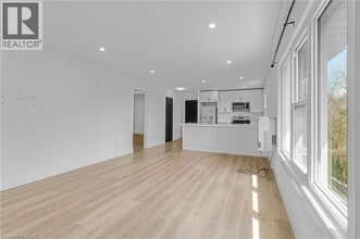 51 Dundas St E in Brantford, ON - Building Photo - Building Photo