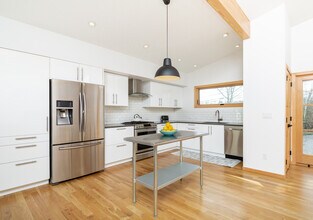 22 St Mary's Rd in Shelter Island, NY - Building Photo - Building Photo