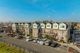 Magpie Creek Condominiums in Sacramento, CA - Building Photo