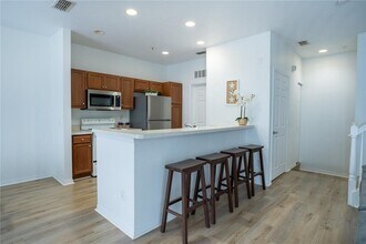 2550 Grand Central Pkwy in Orlando, FL - Building Photo - Building Photo