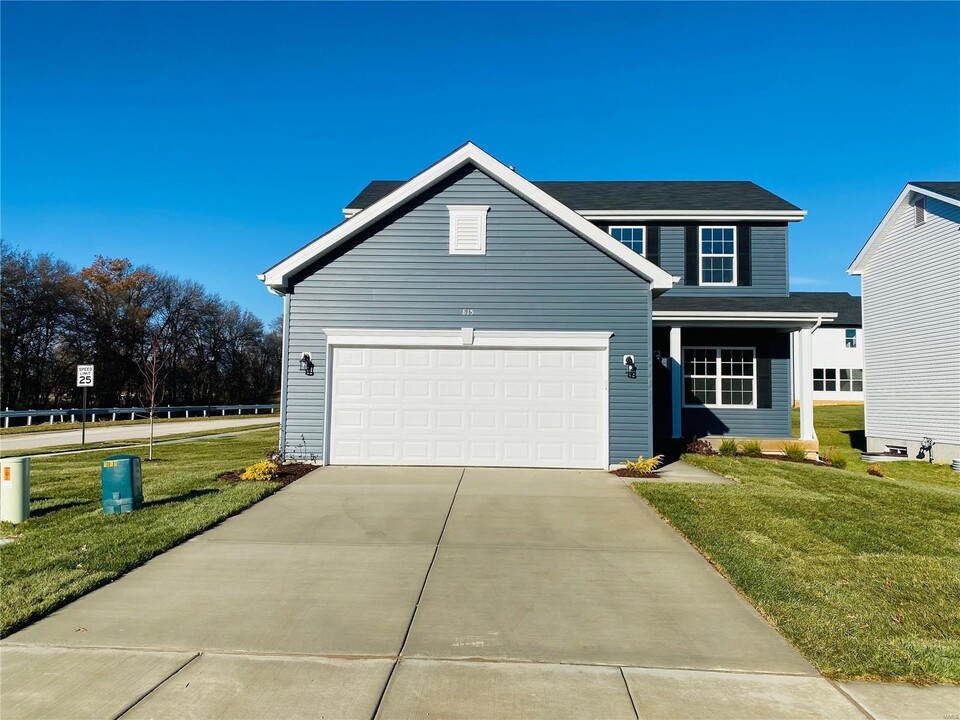 815 Little Fieldstone Drive in Wentzville, MO - Building Photo