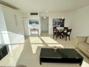 2899 Collins Ave in Miami Beach, FL - Building Photo - Building Photo