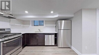 64 Harvie Ave in Toronto, ON - Building Photo - Building Photo