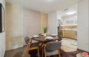 903 S New Hampshire Ave in Los Angeles, CA - Building Photo - Building Photo