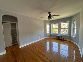 6956 N Ashland Ave in Chicago, IL - Building Photo - Building Photo