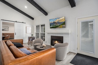 Oakdale Springs Apartments in Colorado Springs, CO - Building Photo - Building Photo