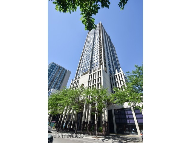 1122 N Clark St in Chicago, IL - Building Photo