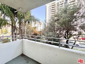 10655 Wilshire Blvd in Los Angeles, CA - Building Photo - Building Photo