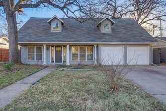 2507 Rogge Ln in Austin, TX - Building Photo - Building Photo