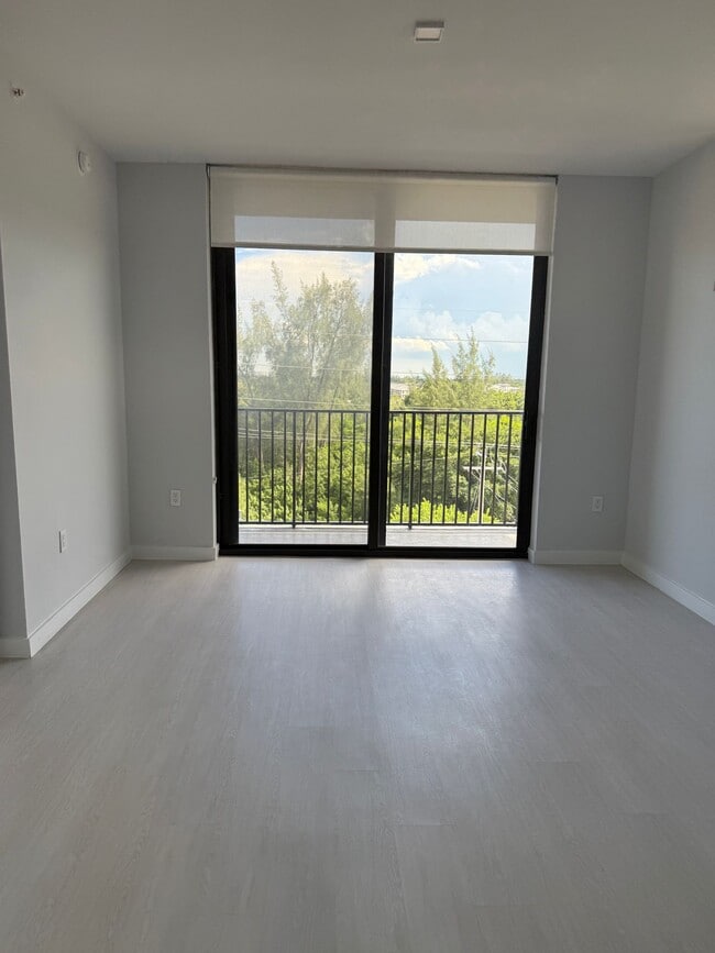 107 SE 2nd Ct, Unit B1 in Dania Beach, FL - Foto de edificio - Building Photo