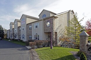 College Court in Appleton, WI - Building Photo