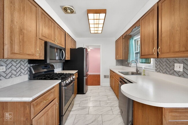 304 E Golf Rd in Mount Prospect, IL - Building Photo - Building Photo