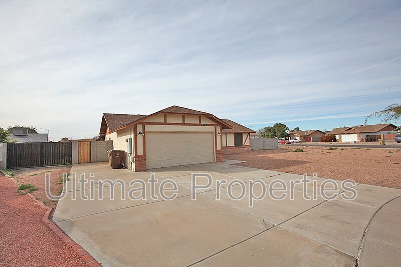 8413 W Ruth Ave in Peoria, AZ - Building Photo