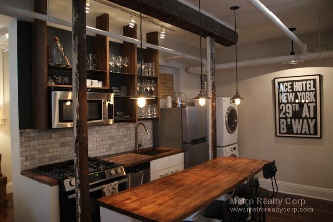 52 Gibbs St, Unit 3 in Brookline, MA - Building Photo - Building Photo