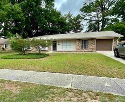 4140 April Rd in Pensacola, FL - Building Photo