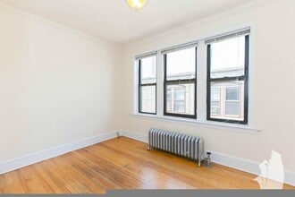 2330 N Spaulding Ave in Chicago, IL - Foto de edificio - Building Photo