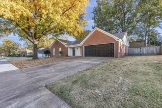 8439 River Glen Dr in Germantown, TN - Building Photo - Building Photo