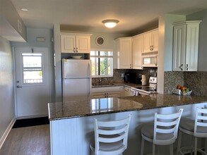 1039 Hillsboro Mile, Unit 15 in Hillsboro Beach, FL - Foto de edificio - Building Photo
