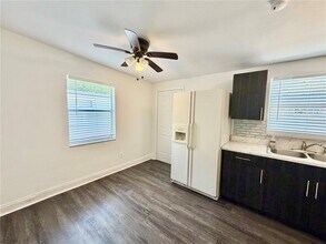 650 Newton Ave S in St. Petersburg, FL - Building Photo - Building Photo