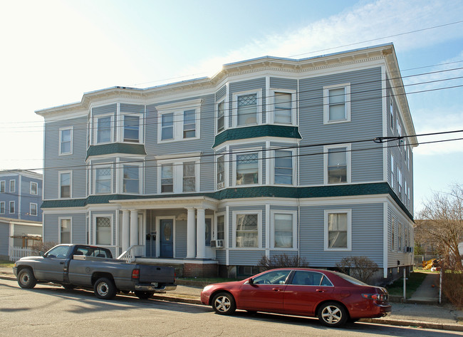 671 Grove St in Manchester, NH - Foto de edificio - Building Photo