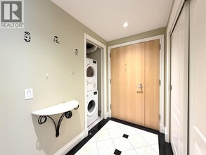 560 Cardero St in Vancouver, BC - Building Photo - Building Photo