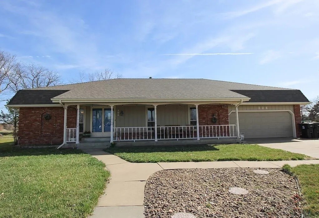 206 E Wayne Ave in Salina, KS - Building Photo