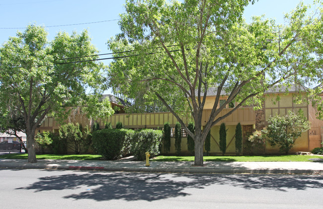 38220 11th St in Palmdale, CA - Building Photo - Building Photo