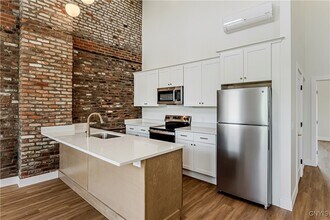 106 Hotel St in Utica, NY - Building Photo - Building Photo