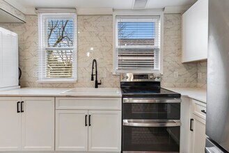 711 W 44th St, Unit 1 in Savannah, GA - Foto de edificio - Building Photo