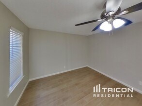 2625 Sam Houston Dr in Garland, TX - Building Photo - Building Photo
